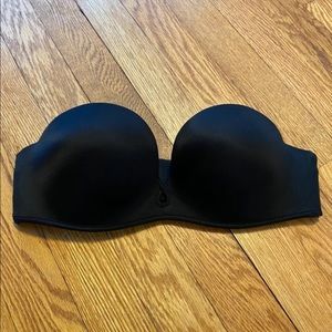 Victoria’s Secret bombshell strapless bra